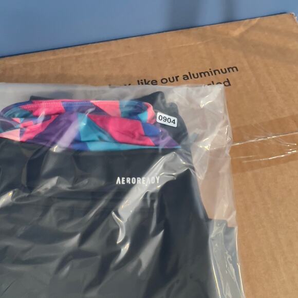 adidas Cropped Capri Leggings AeroReady Large Rear Pocket Elastic Cuff & Waist - Picture 16 of 16